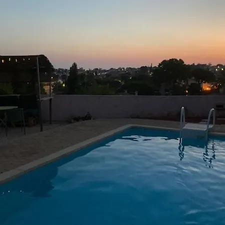 Hotel 126 M With Pool Between Town And Sea Béziers
