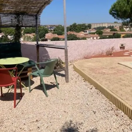 Hotel 126 M With Pool Between Town And Sea Béziers
