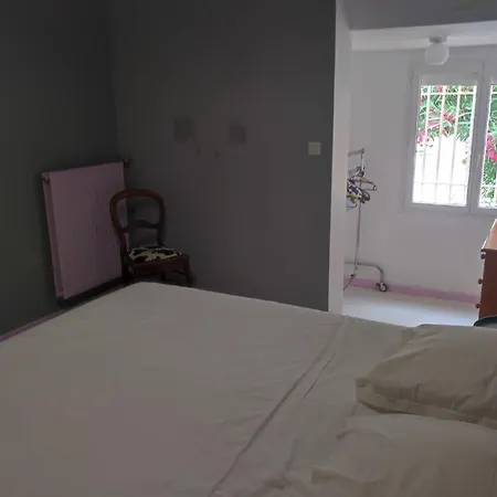 Hotel 126 M With Pool Between Town And Sea Béziers