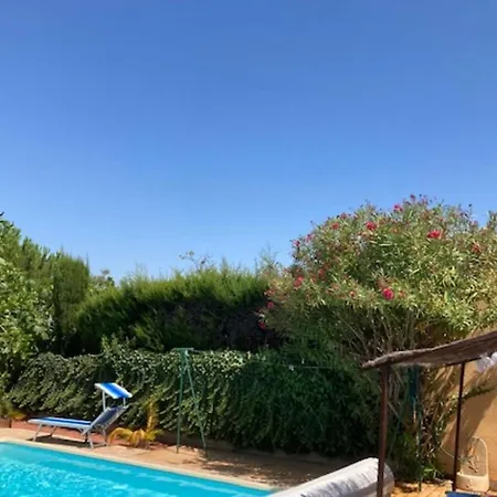 126 M With Pool Between Town And Sea Hotel