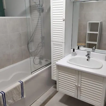 Hotel 126 M With Pool Between Town And Sea Béziers
