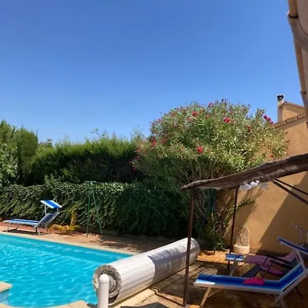 Hotel 126 M With Pool Between Town And Sea 3*